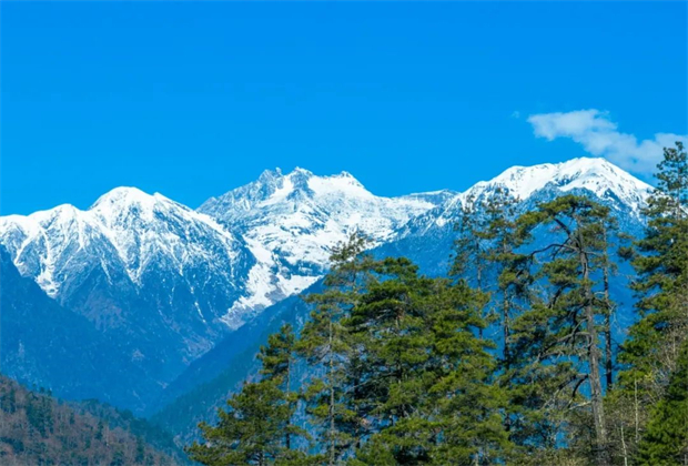 怒江會議旅游：獨(dú)龍江兩山夾飛流 金輝照碧波